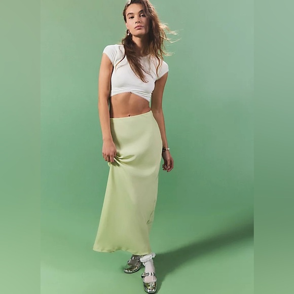URBAN OUTFITTER: Uo Winona Satin Maxi Skirt In Lime size XS